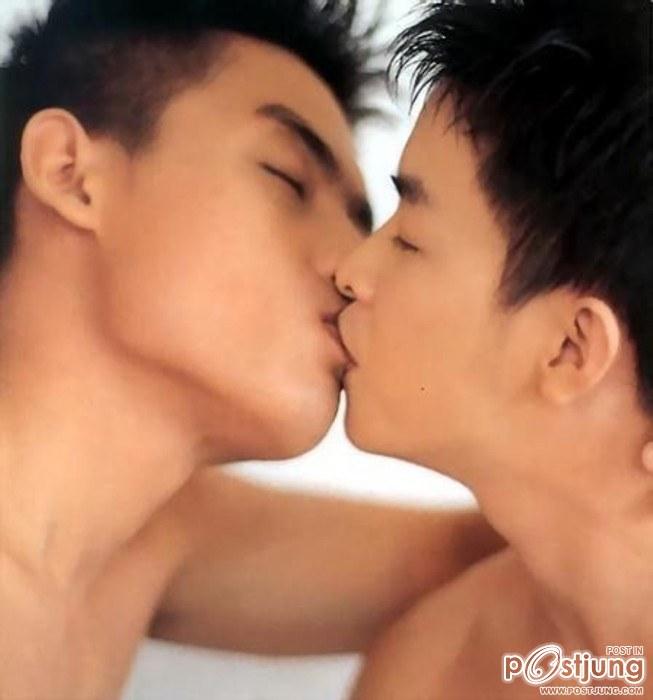 Naked Boys Kissing