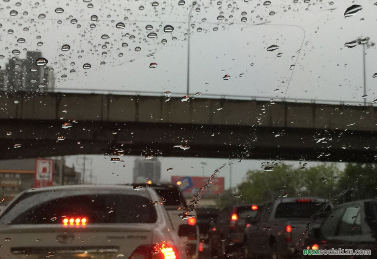 ฝนตก รถติด