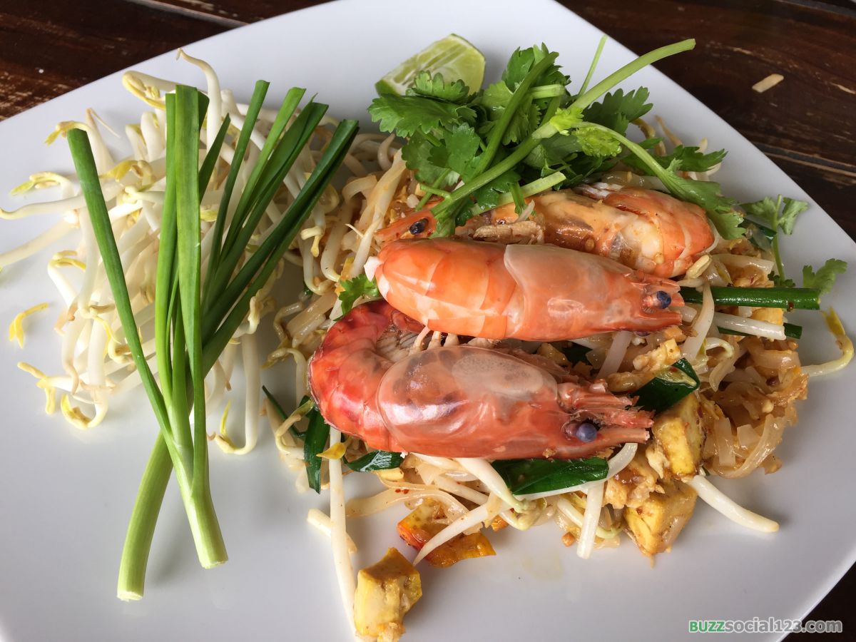 ผัดไทยกุ้งสด