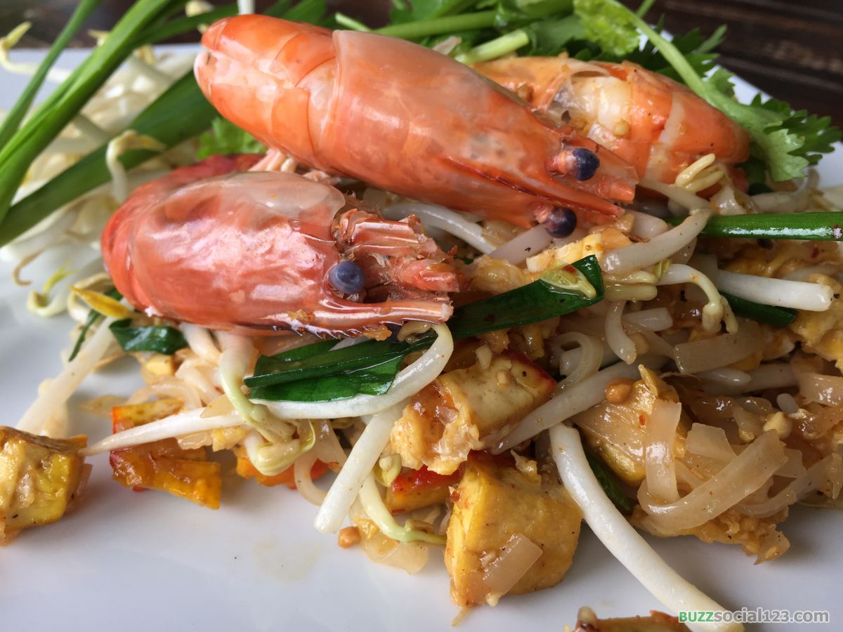ผัดไทยกุ้งสด