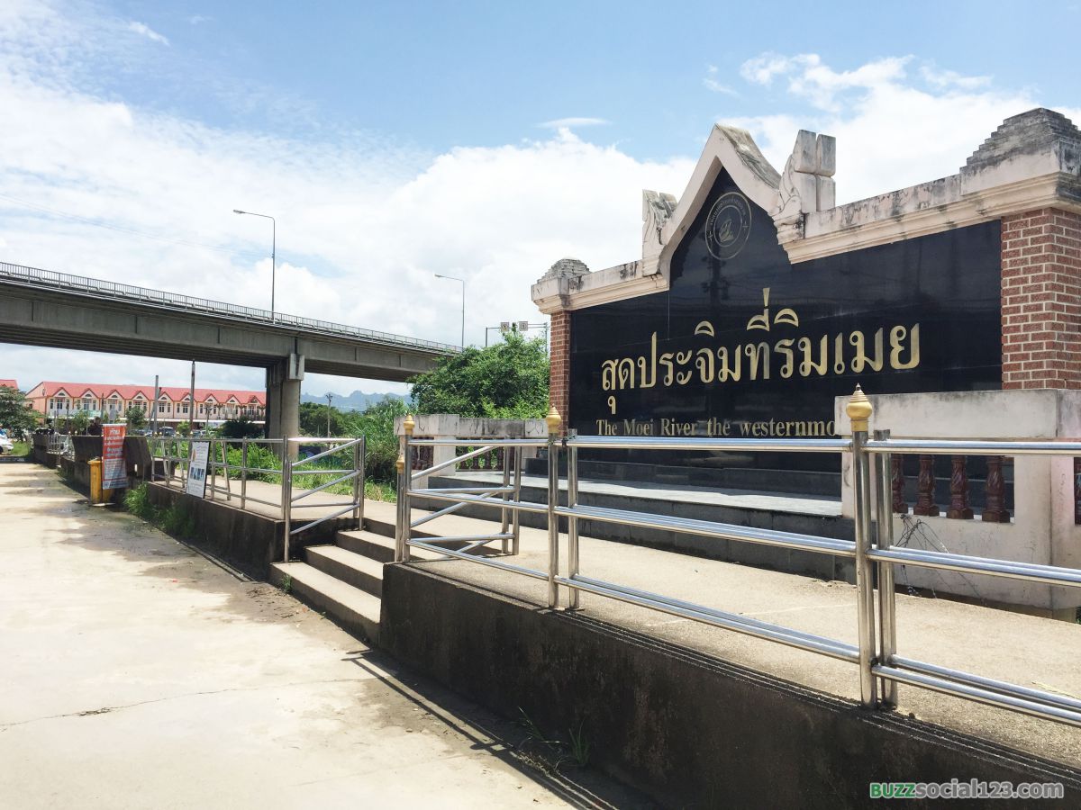 ป้าย สุดประจิมที่ริมเมย อ.แม่สอด จังหวัดตาก