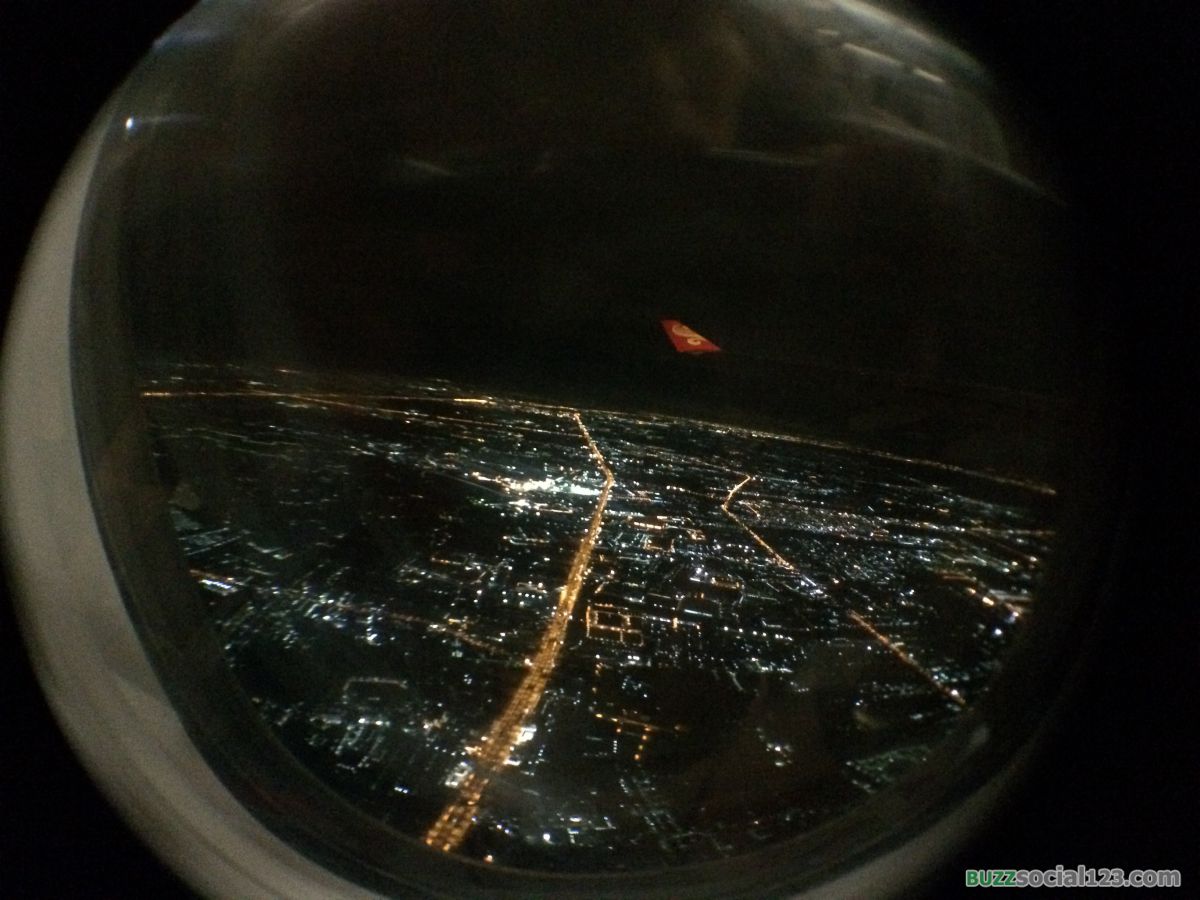 ขึ้นเครื่องบินตอนกลางคืน