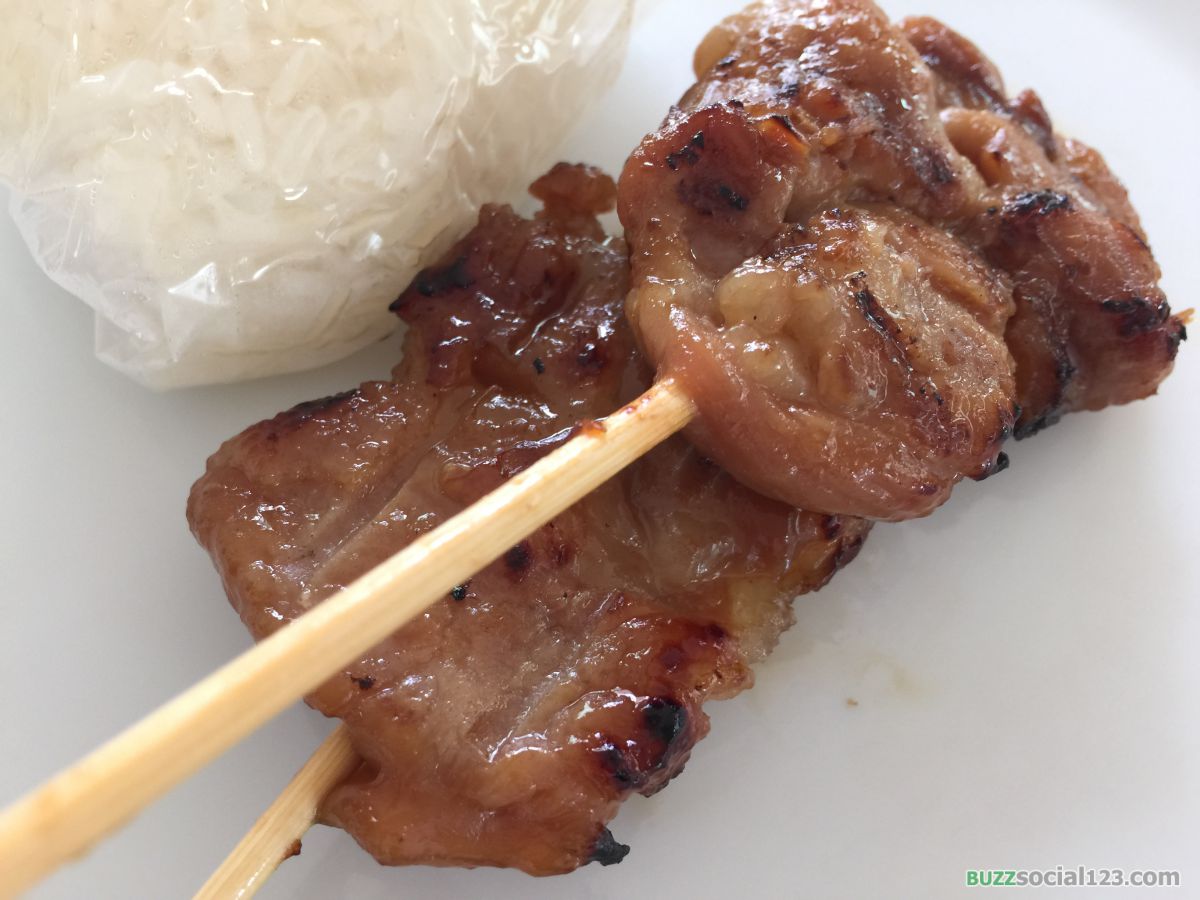 ข้าวเหนียวหมูปิ้ง