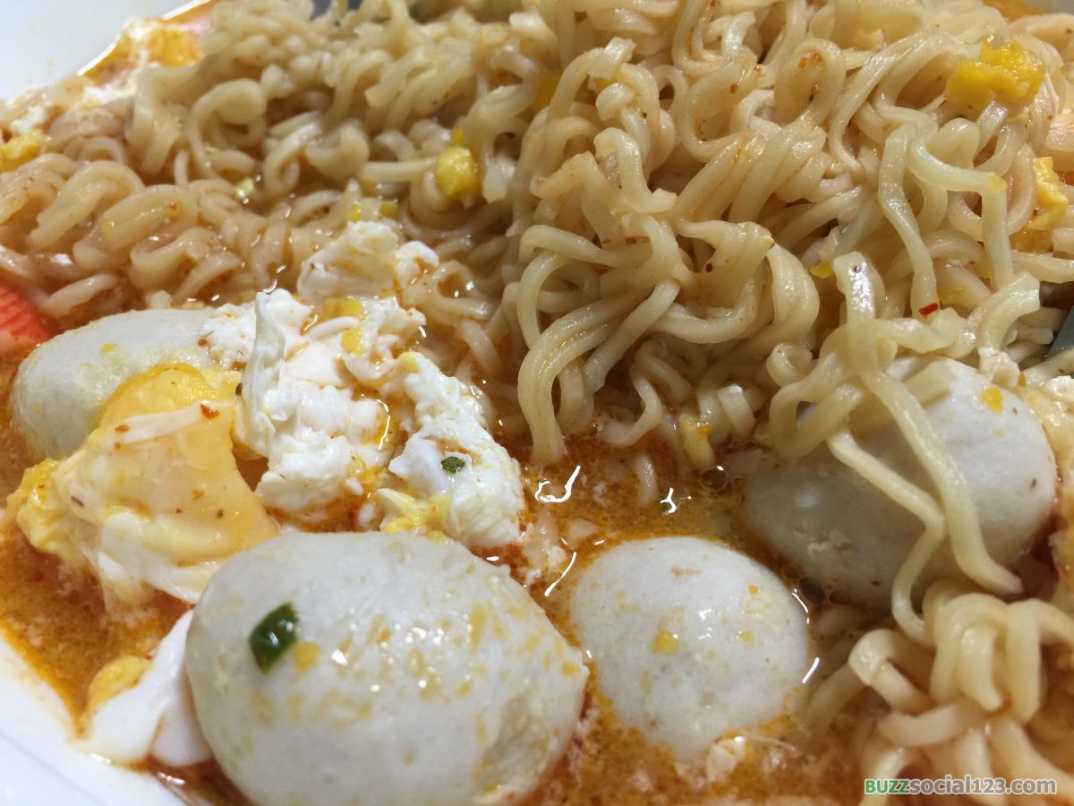 มาม่าลูกชิ้น