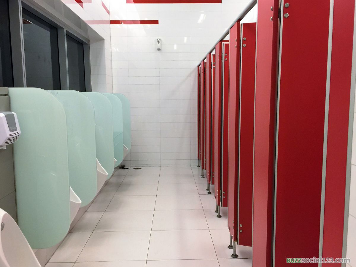 ห้องน้ำชายสาธารณะ