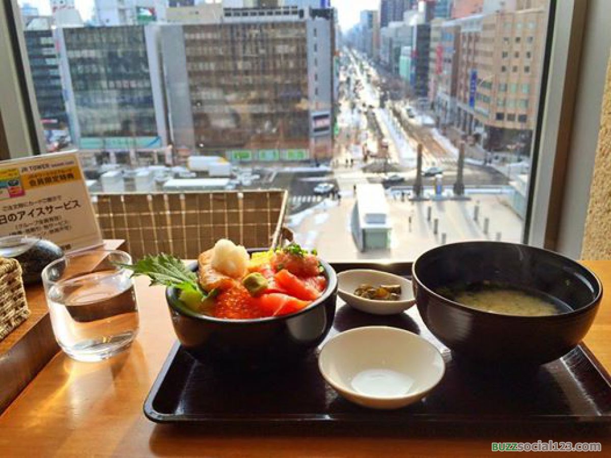 ข้าวหน้าปลาดิบ