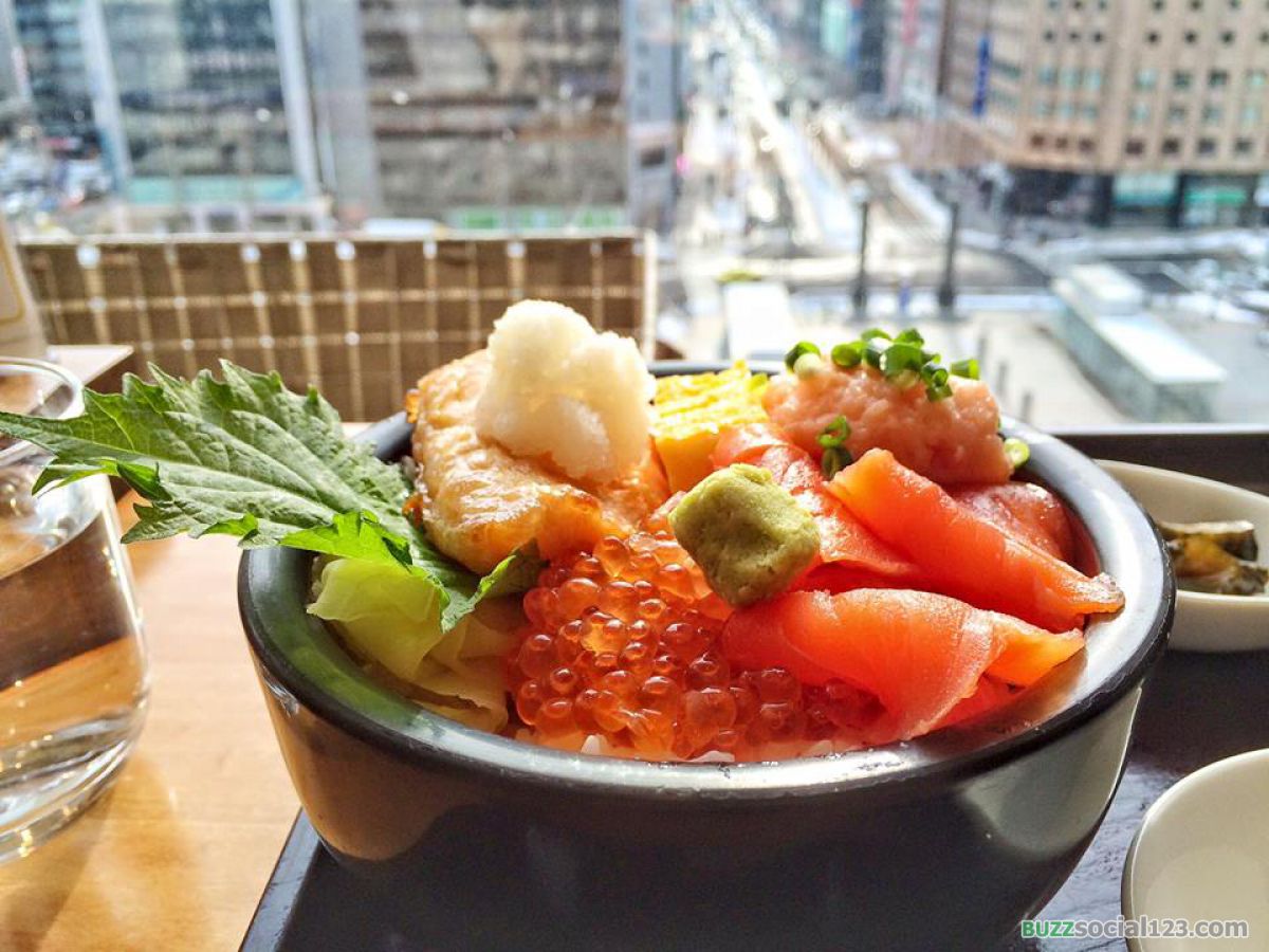 ข้าวหน้าปลาดิบ