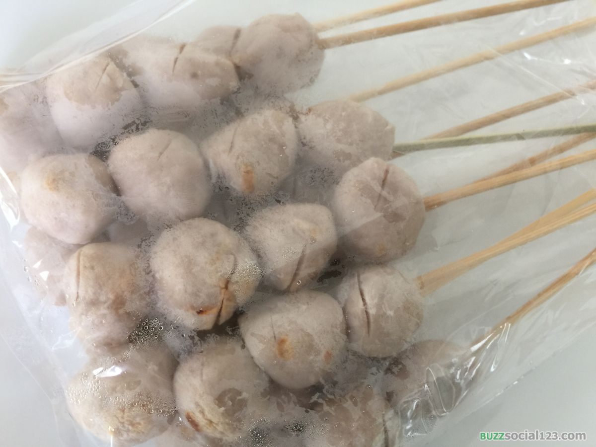 ลูกชิ้นปิ้งเสียบไม้