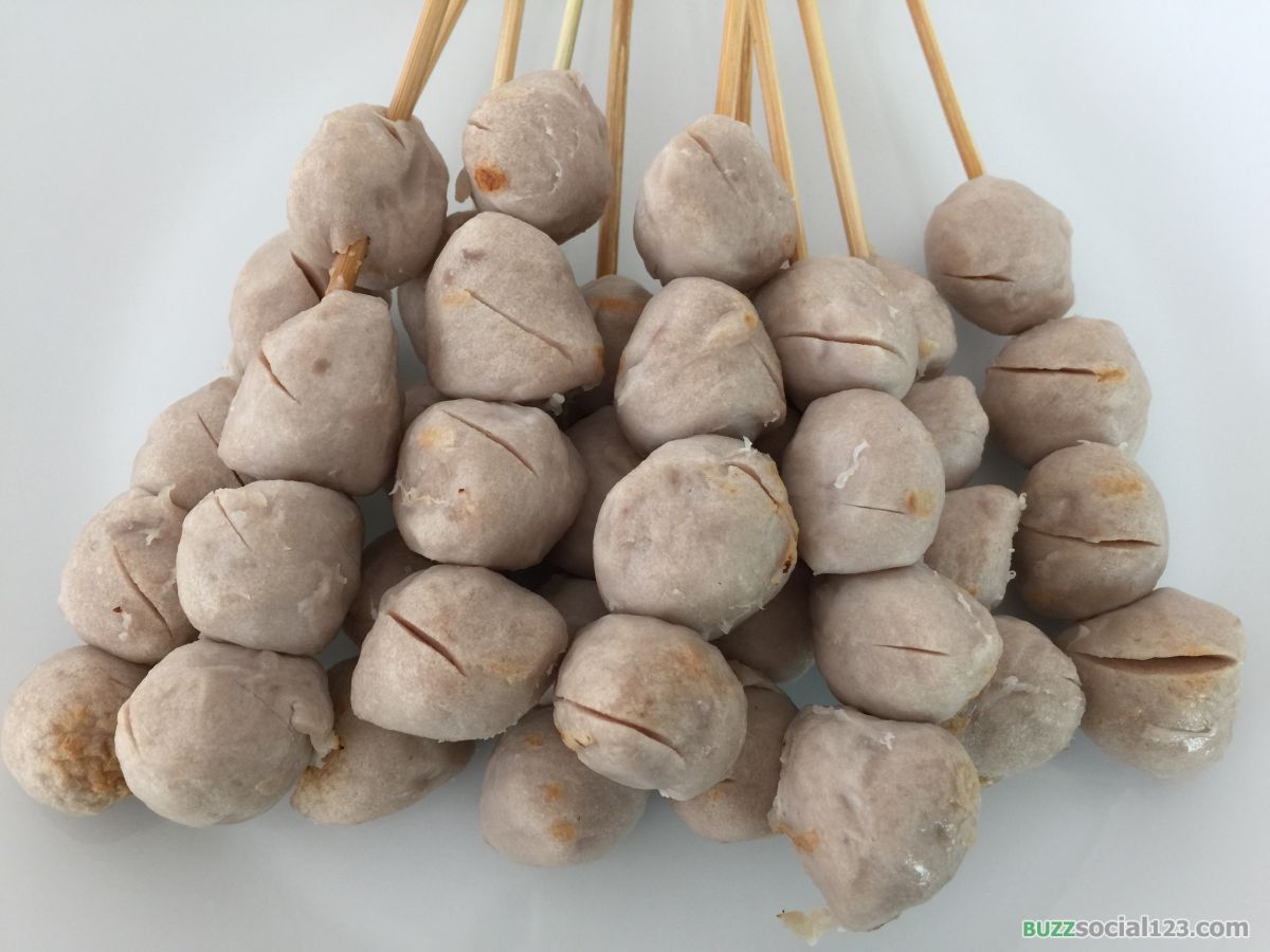 ลูกชิ้นปิ้งเสียบไม้