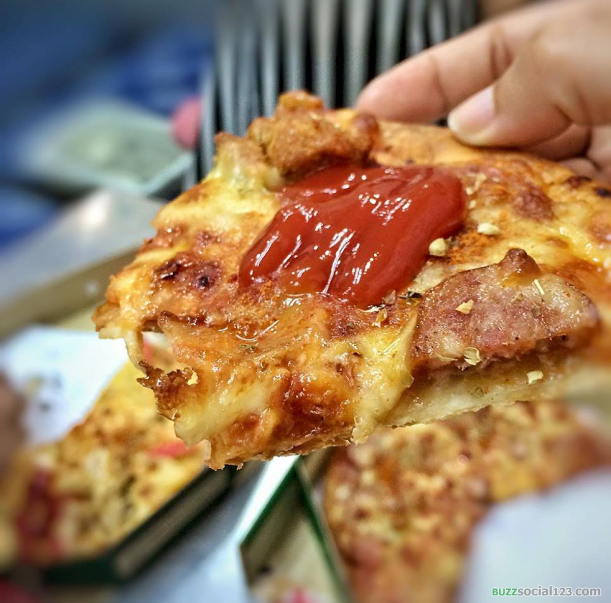 pizza แป้งบางกรอบ
