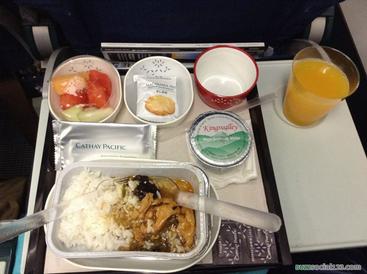 อาหารบนเครื่องบิน