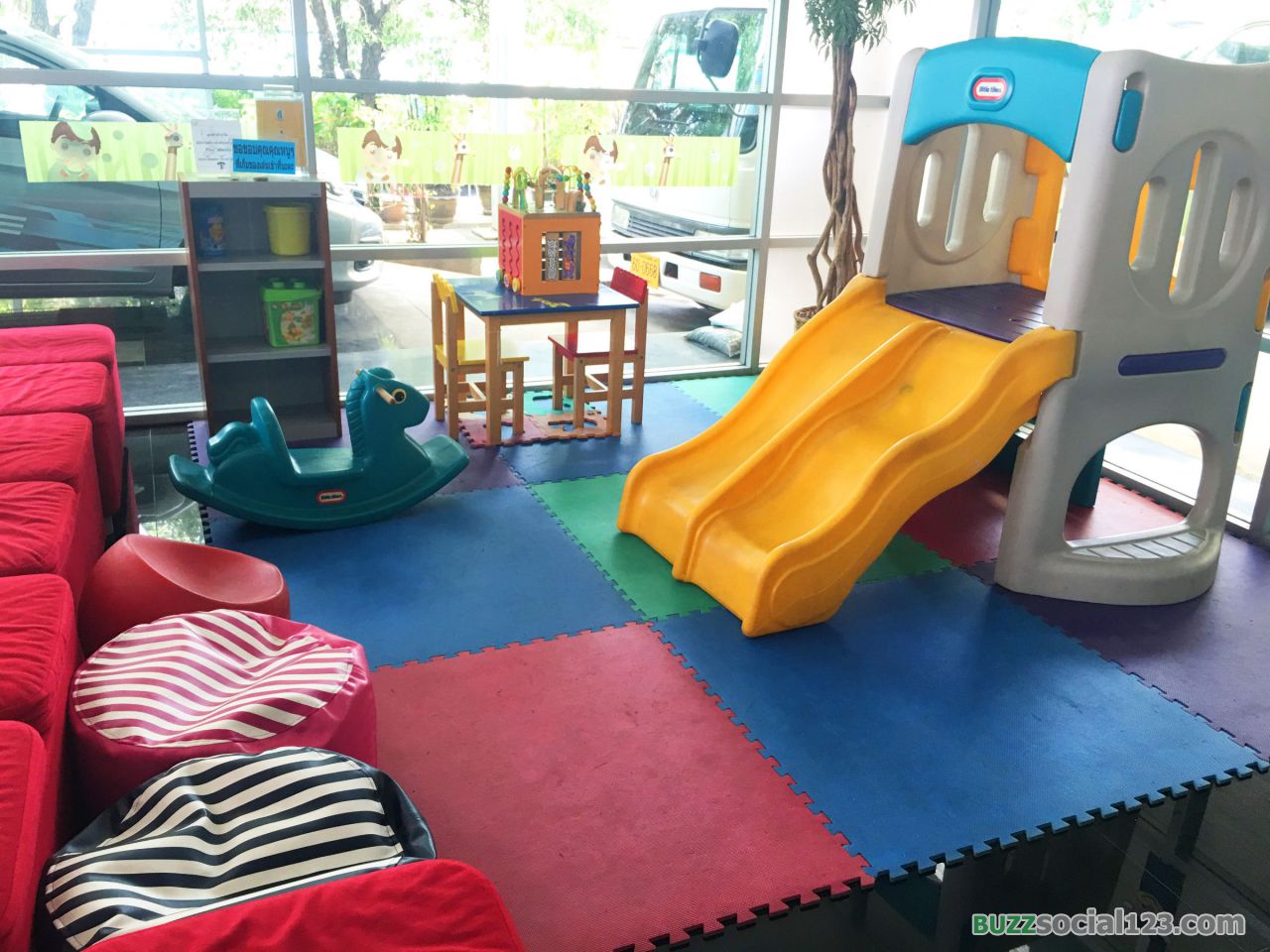 สนามเด็กเล่น