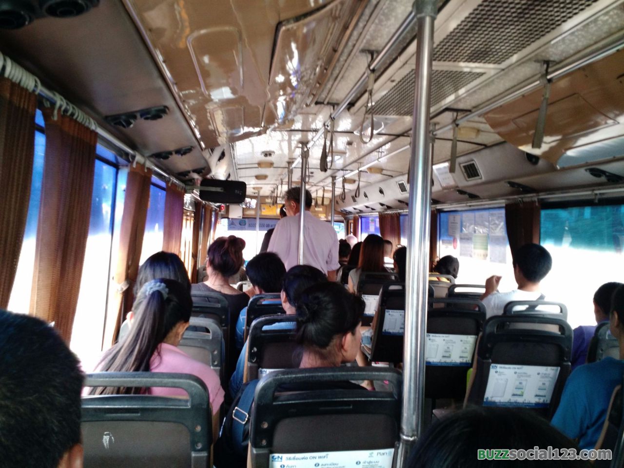 บนรถเมล์