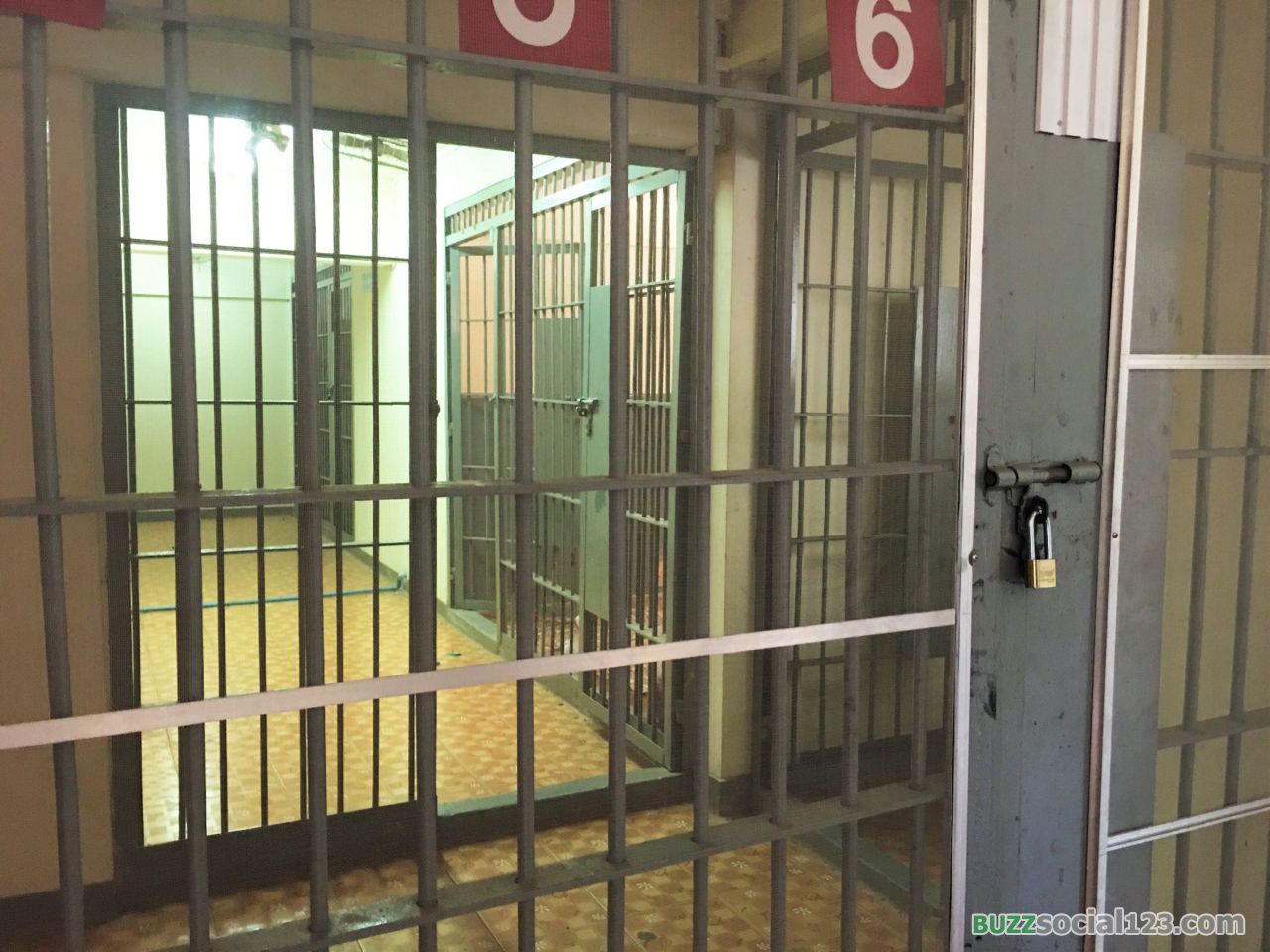 คุกเรือนจำ
