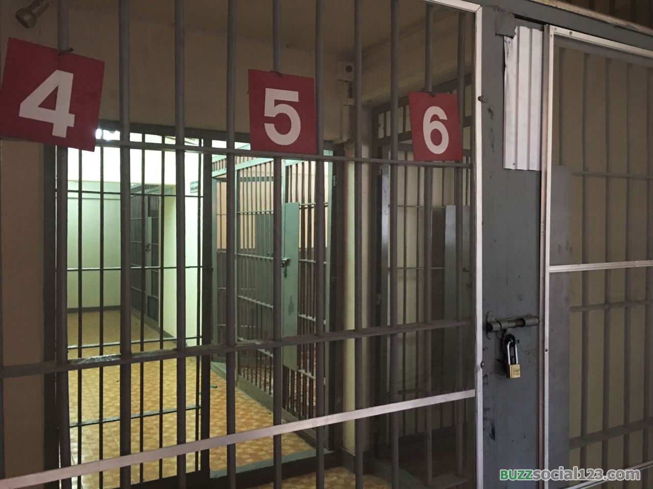 คุกเรือนจำ