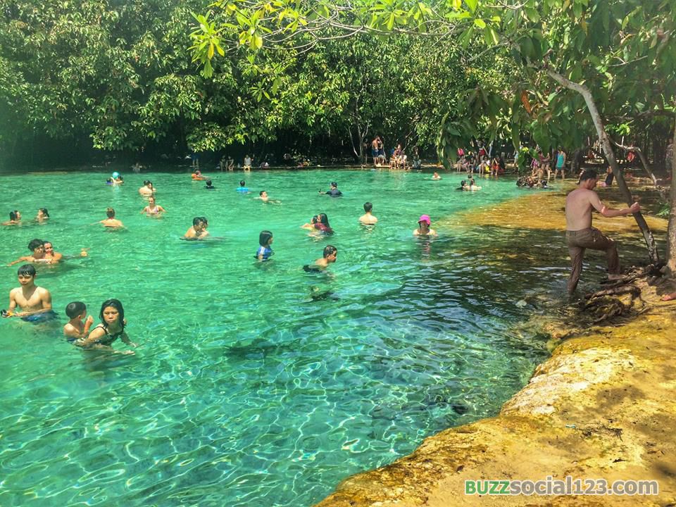 สระมรกต