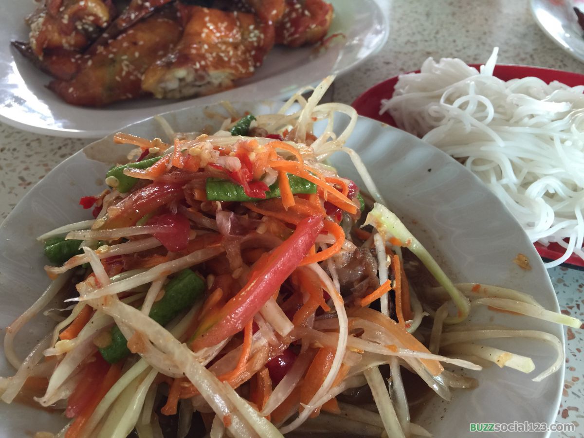 ส้มตำไก่ย่าง