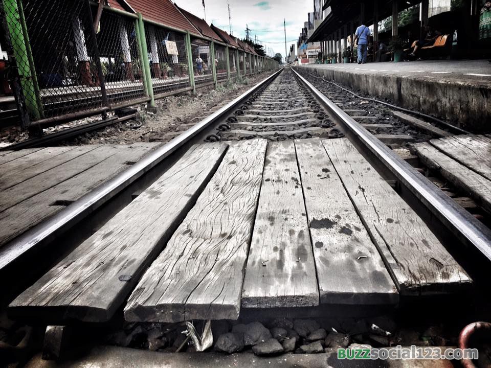 รางรถไฟ
