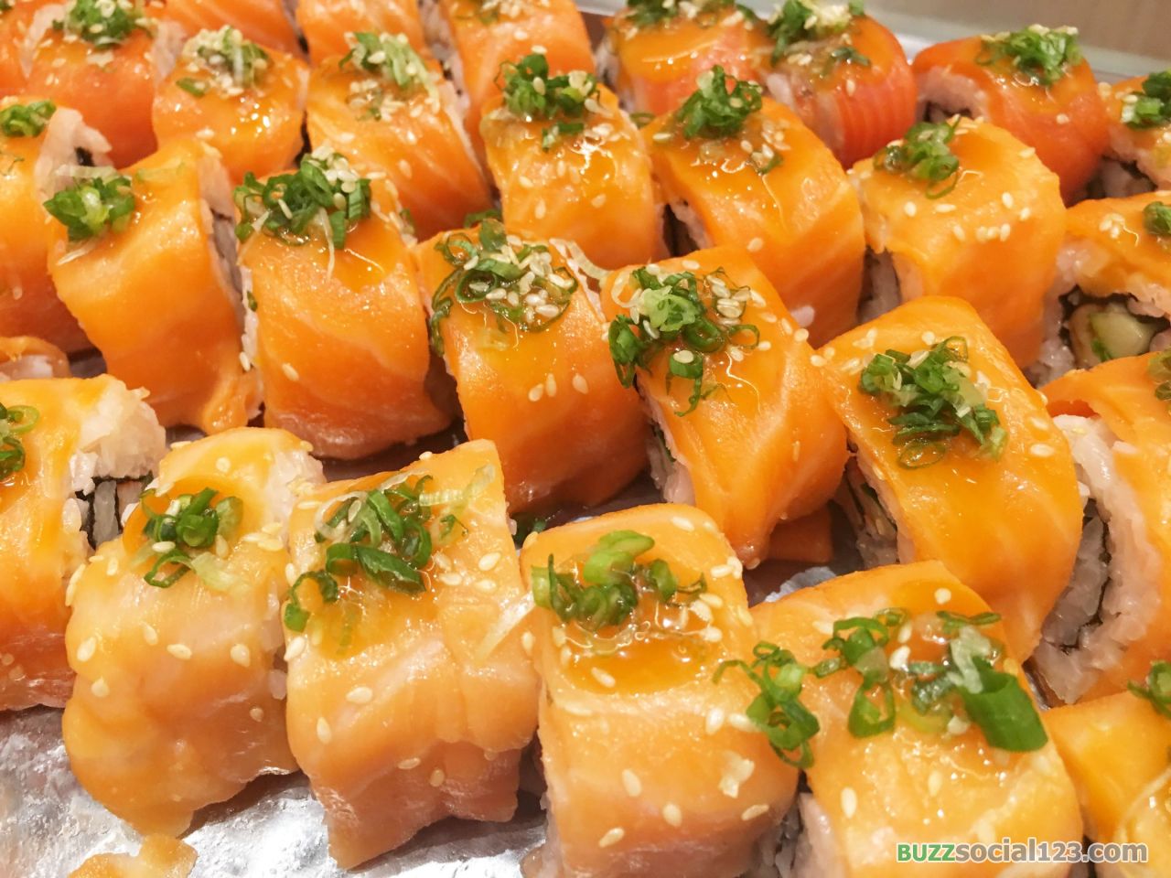 แซลม่อนโรล