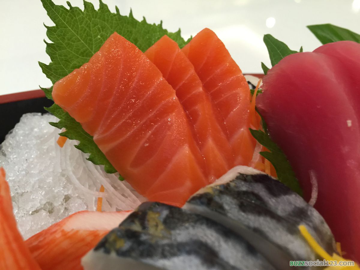 แซลมอนซาซิมิ