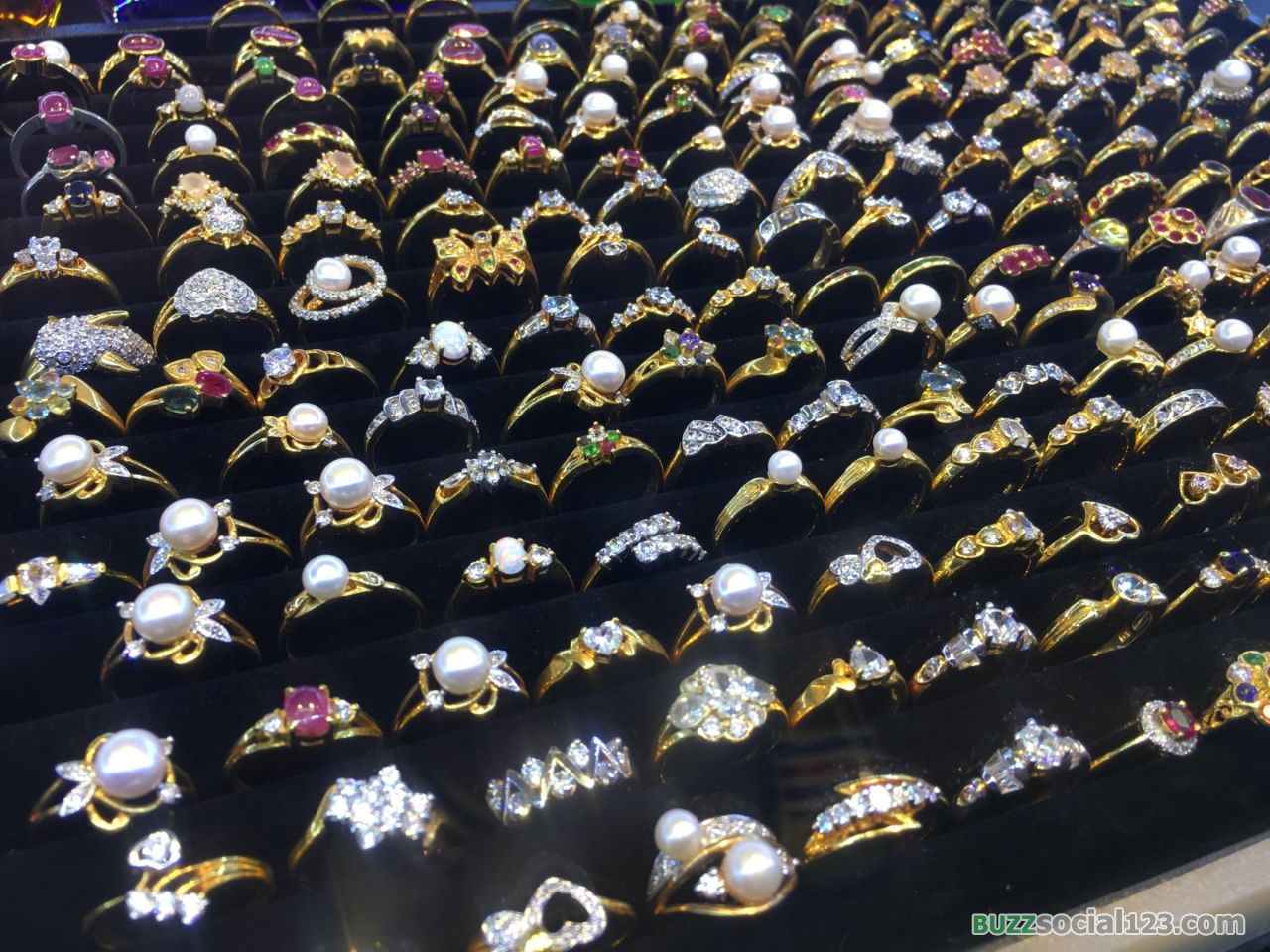 แหวนอัญมณี