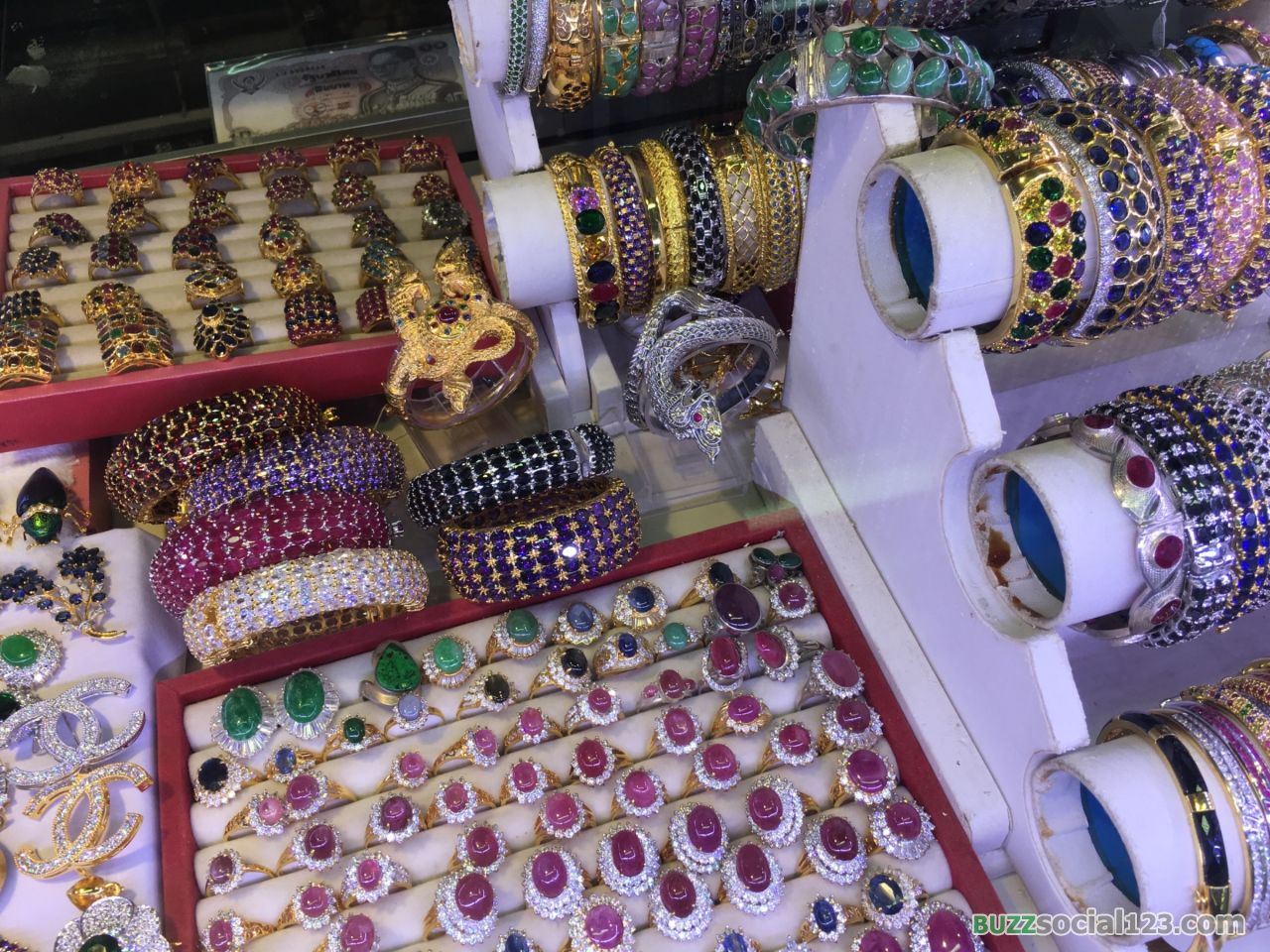 แหวนอัญมณี