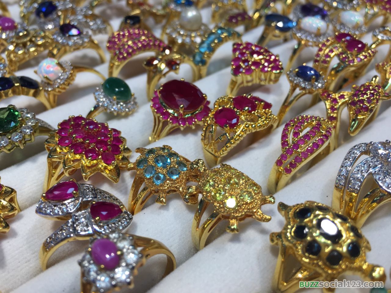 แหวนอัญมณี