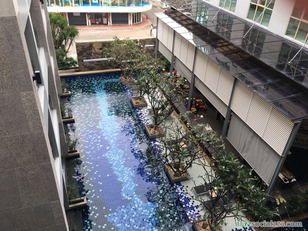 สระว่ายน้ำโรงแรม