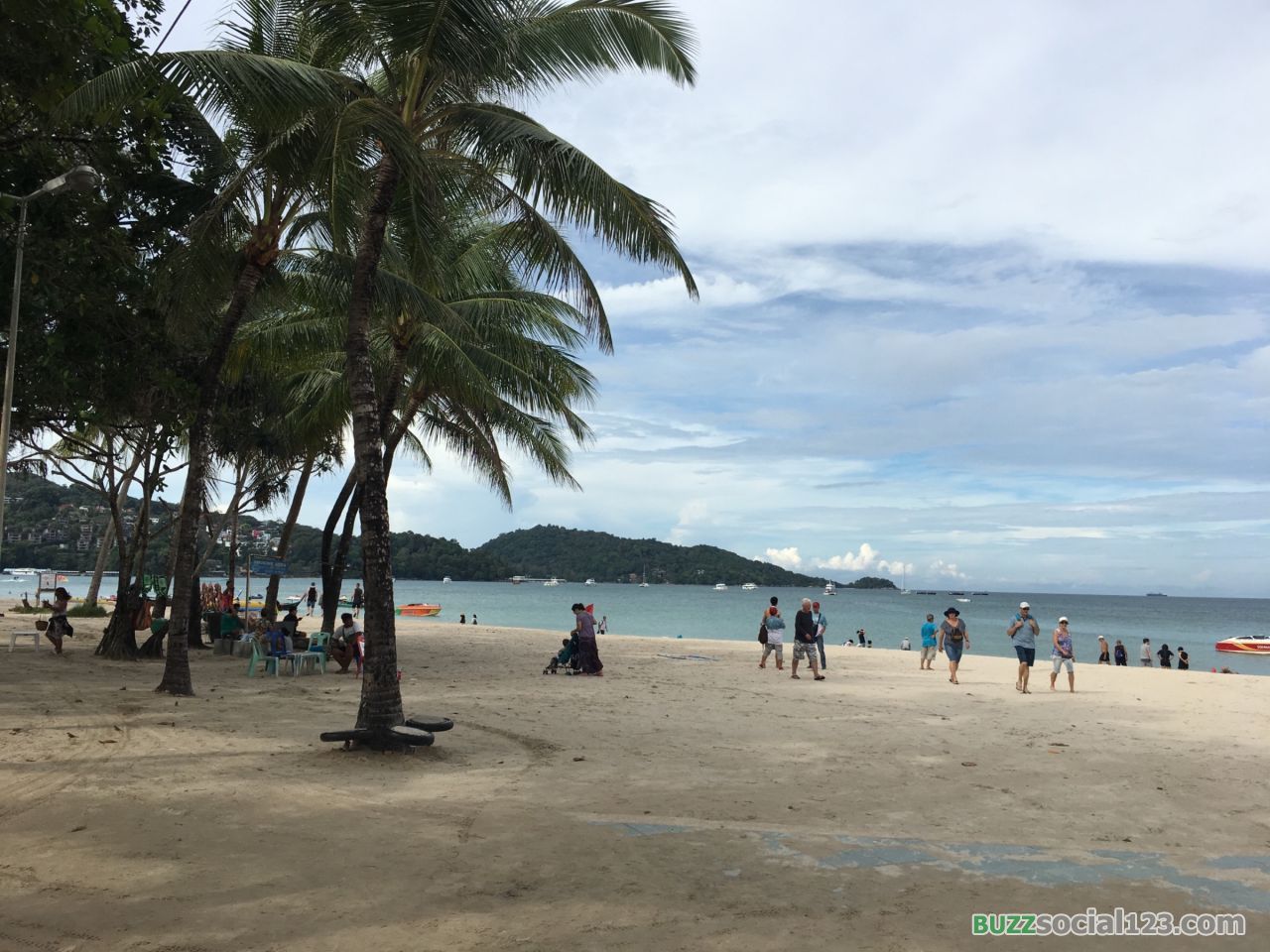 ชายทะเลหาดป่าตองภูเก็ต