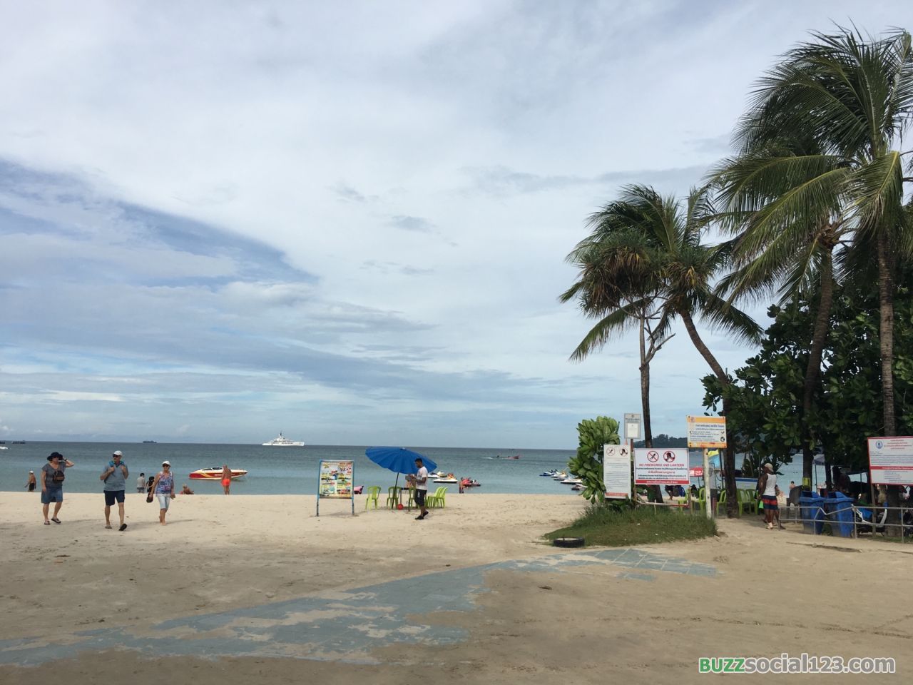 ชายทะเลหาดป่าตองภูเก็ต