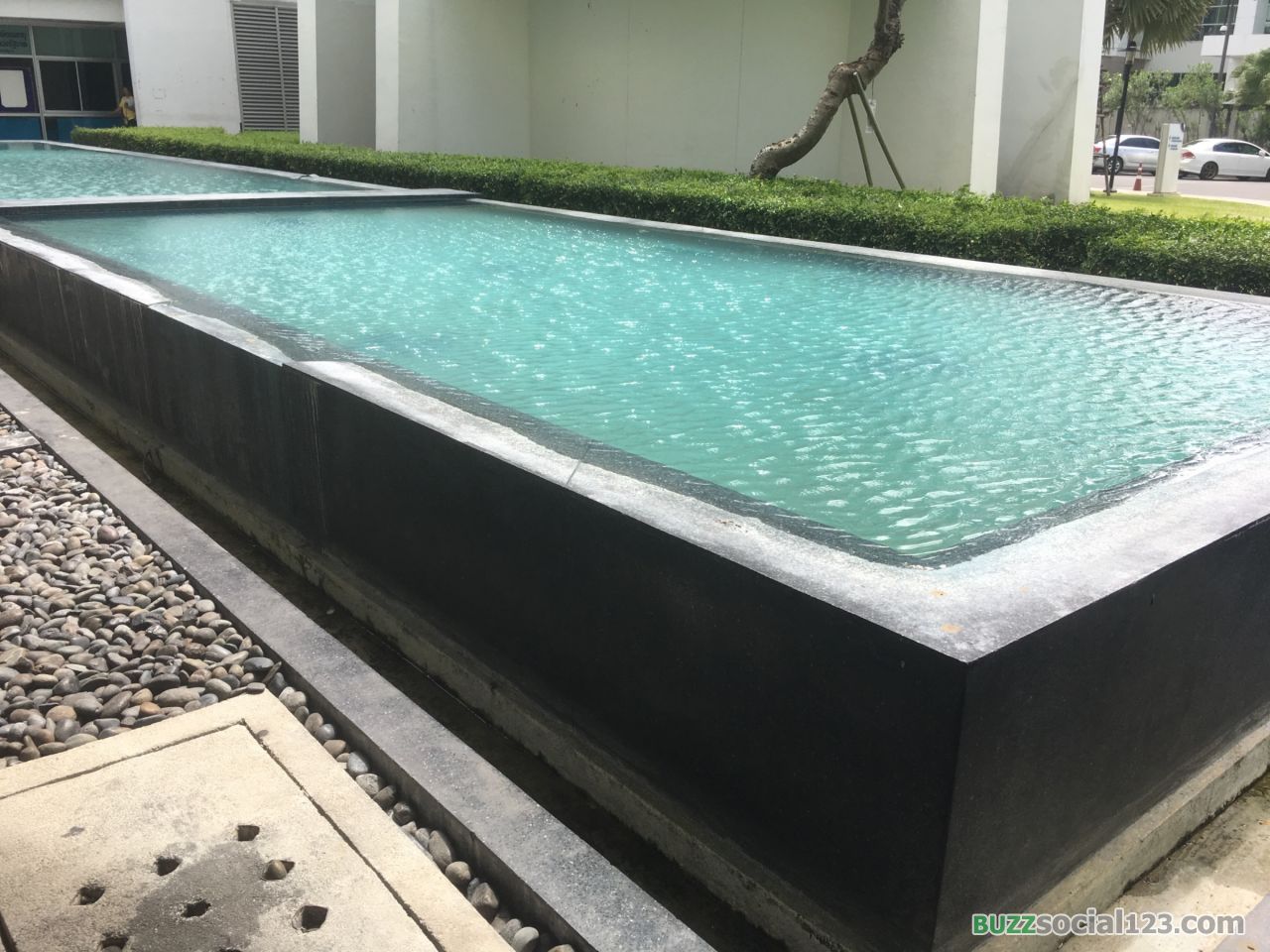 สระว่ายน้ำ