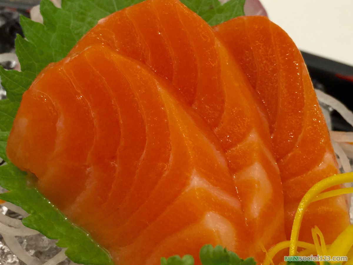 แซลมอนซาซิมิ