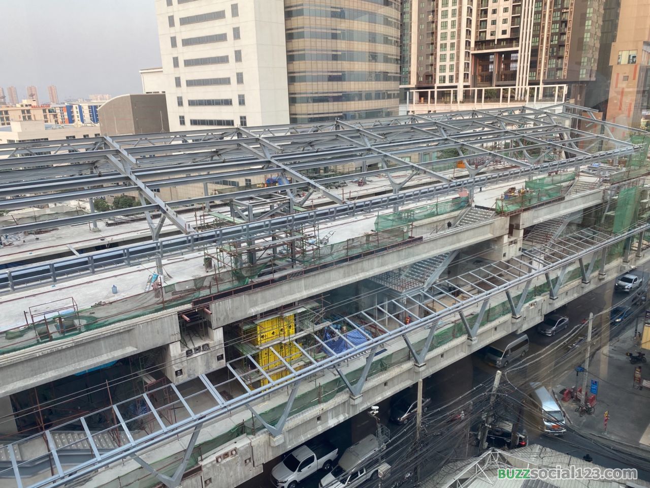 ก่อสร้างสถานีรถไฟฟ้า