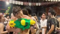 สุดฮือฮา! 2 หนุ่มดาวนกฟ้าตัวท็อป บินลัดฟ้ามาเที่ยวสงกรานต์ที่ประเทศไทย