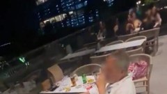 ชาวเน็ตพบ "สาวเป่าปี่ผู้ชายที่ร้านอาหาร"