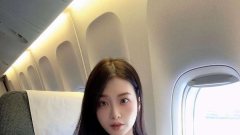 นางแบบคัพ G ขึ้นเครื่องบินด้วยชุดวาบหวิว