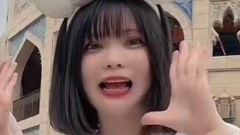สาวใส่เสื้อเปิดอกกางเกงสั้นจู๋ ไลฟ์สดเที่ยวสวนสนุก