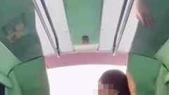 รถแดงร้อนแรงจัด!! สาวจีนถ่ายรูปโชว์หวิวบนรถแดงเชียงใหม่ นึกว่าอยู่บ้านเหรอสาว