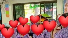 สมควรปะครู! ผู้ปกครองนักเรียน "ไม่พอใจ" ครูสอนท่าเต้นที่ไม่ควรสนับสนุนในเด็กเล็ก หลังลบคลิปหนี