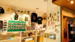 พาชมพิพิธภัณฑ์ตุ๊กตายางและงานศิลปะสุดงง