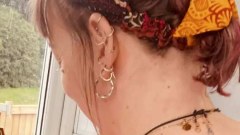 หญิงสาวรับจ้างเปลือยกายทำความสะอาด ชม.ละ 2,190 บาท
