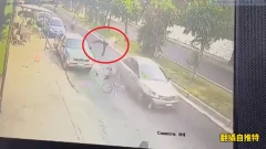 หนุ่มปั่นจักรยานสุดเร็วลงถนน วินาทีถัดมากลายเป็นศพข้างทาง