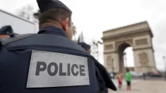 ตำรวจฝรั่งเศสวิสามัญชายพยายามเผาธรรมศาลายิว