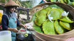 คนสวยกับ "ขนมจู้จุน" ที่บ้านทุ่งหยีเพ็ง ”เทศกาลเที่ยวทุ่งหยีเพ็ง Mangroves Forest Festival 2024"