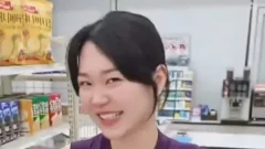 สาว AV เล่นพิเรนทร์ เปิดจุดลับในร้านสะดวกซื้อ..ทำเอาเพื่อนชายตกใจแรง