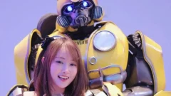 หนุ่มๆ อกหักกันเป็นแถว..สาว "มันแกว" แชะภาพออดอ้อนหนุ่มปริศนา