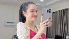 แฟนคลับโฟกัสผิดจุด! แม่น้ำหนึ่งโพสต์ส่งท้ายปีในชุดซานตี้สุดแซ่บ พร้อมเลขเด็ดที่สะท้อนในกระจก
