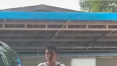 เพจดังเปิดคลิป ชายสาวหนอน "ข้างรถ"