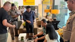 จับ 2 ชาวจีน เยเย่มารูโกะ กลางวันแสกๆ และถ่ายภาพลๅมกริมถ.พัทยา อ้างสะสมเป็นคอลเลคชั่น ทำมาแล้วทั่วโลก