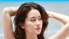 โม อมีนา แหวกลุคเซ็กซี่ นุ่งทูพีชใส่ทีเดียวบางแสนสว่างวาบ!